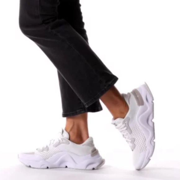 Sorel Shoes - 𝅺Sorel Kinetic Renegade Lace Up Sneaker white lightdove NWT